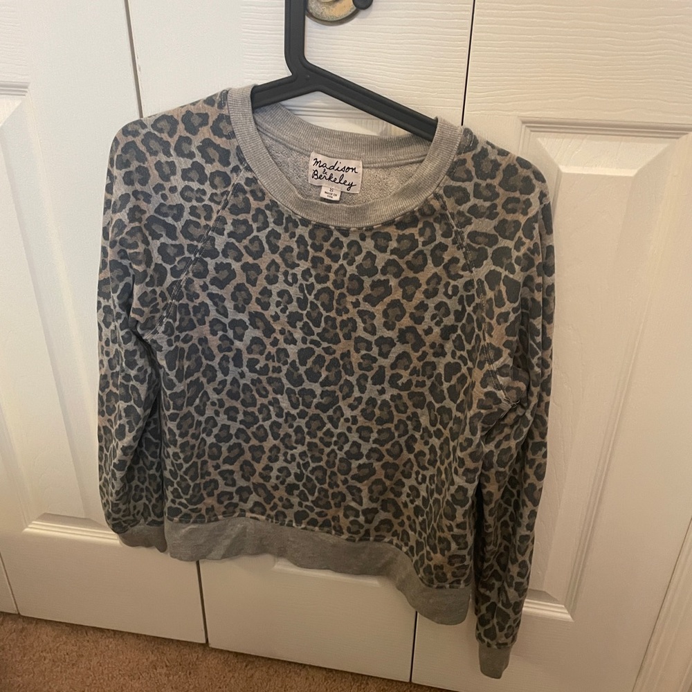Super cute light hoodie